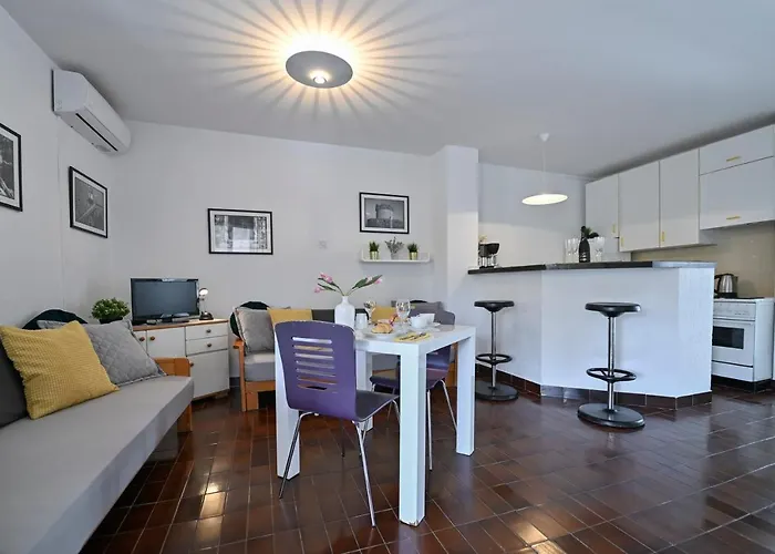 Apartment Adela I With Terrace