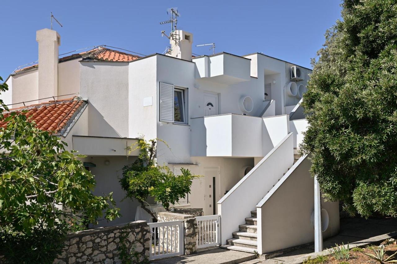 Adela I With Terrace Apartment