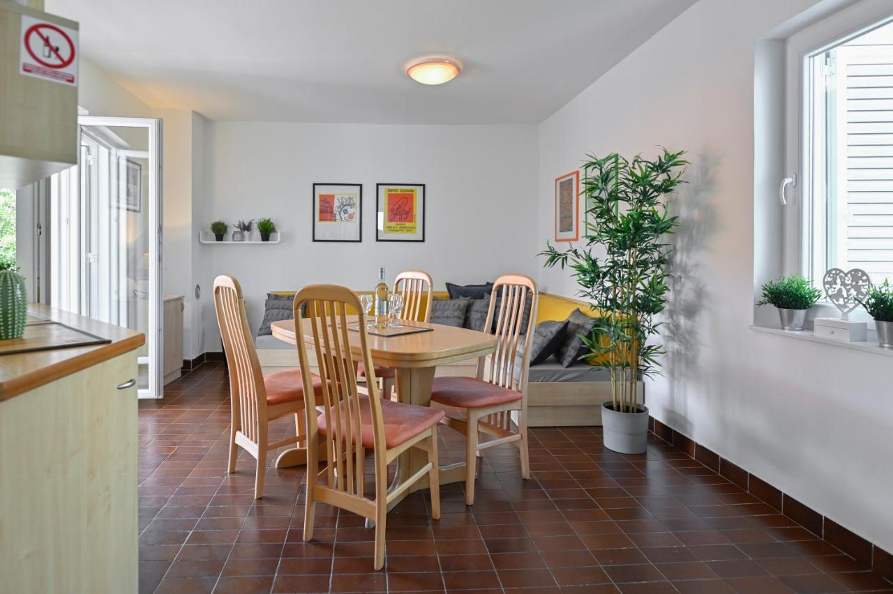 Apartment Adela I With Terrace