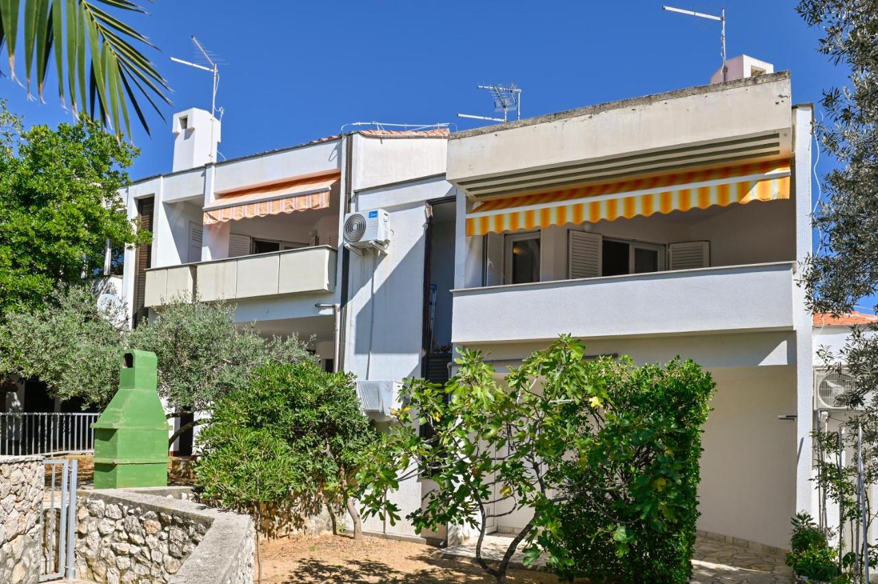 Adela I With Terrace Apartment Novalja