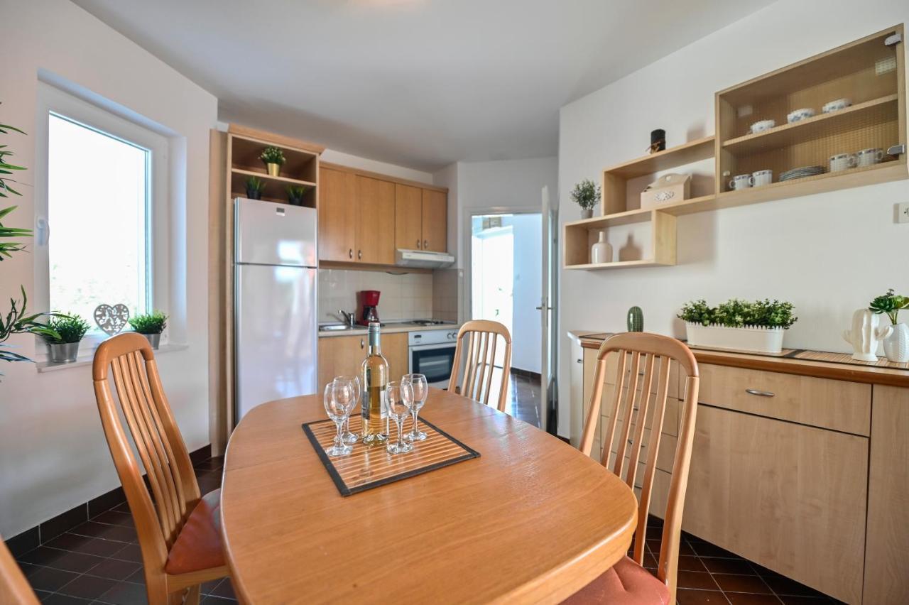 Apartment Adela I With Terrace